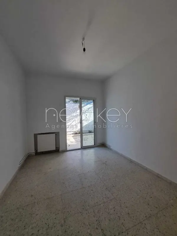 Appartement en rez-de-chaussée S+3 à louer à la Marsa - 9