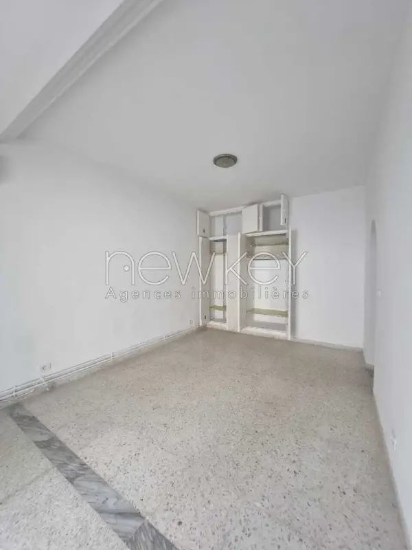 Appartement en rez-de-chaussée S+3 à louer à la Marsa - 13
