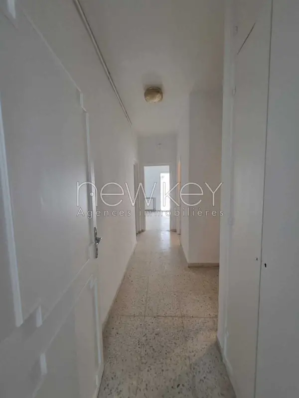 Appartement en rez-de-chaussée S+3 à louer à la Marsa - 17