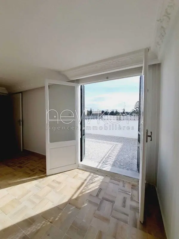 Villa jumelée S5 vide à la Marsa - 6