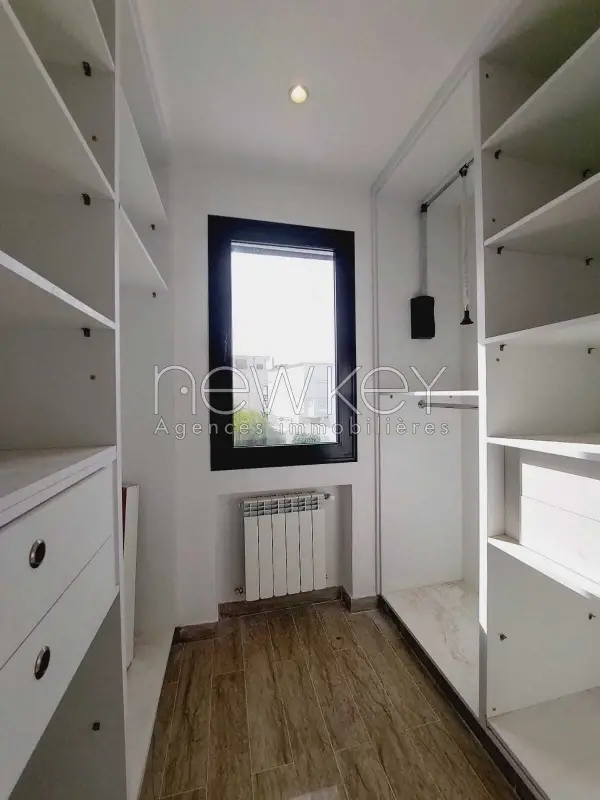 Villa S+3 à louer à Gammarth - 8