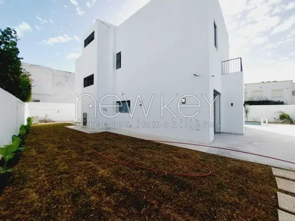 Villa S+3 à louer à Gammarth - 14