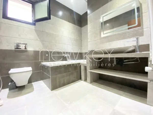 Villa S+3 Avec Jardin à Vendre à Chotrana 2 - 7