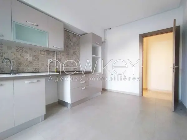 Un Appartement S+2 Neuf avec un grand jardin à La Soukra - 1