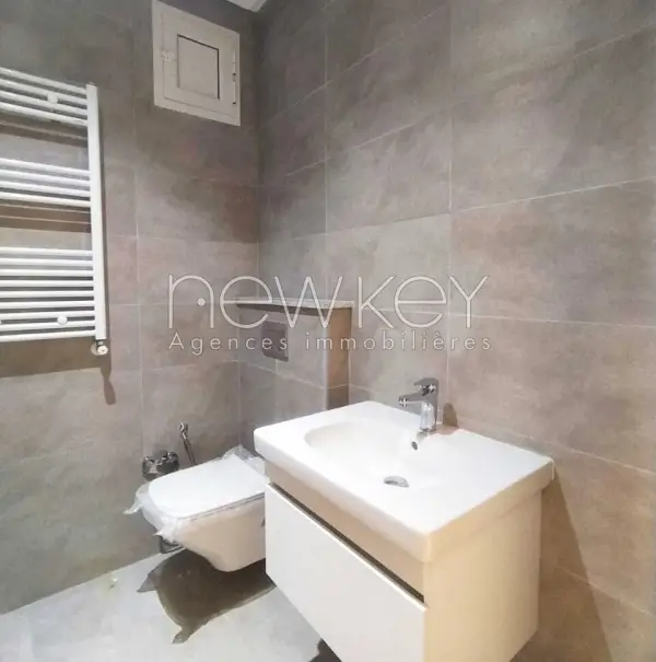 Un Appartement S+2 Neuf avec un grand jardin à La Soukra - 3