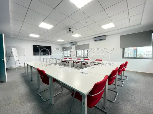 Immeuble de 2800m² à louer à la zone d'activité kheireddine - 2