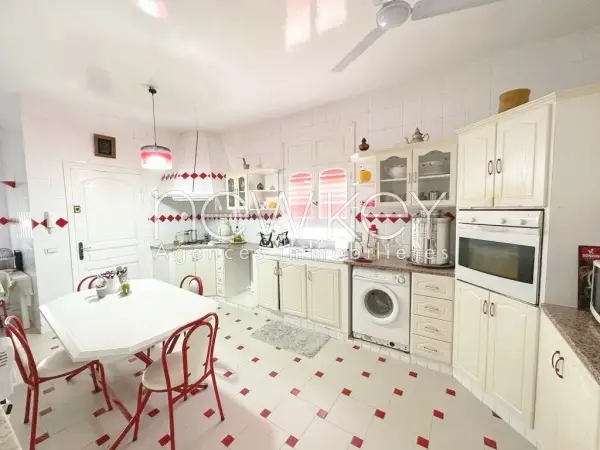 Villa avec jardin à vendre à Ennasr 1 - 4