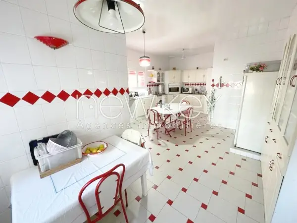 Villa avec jardin à vendre à Ennasr 1 - 3