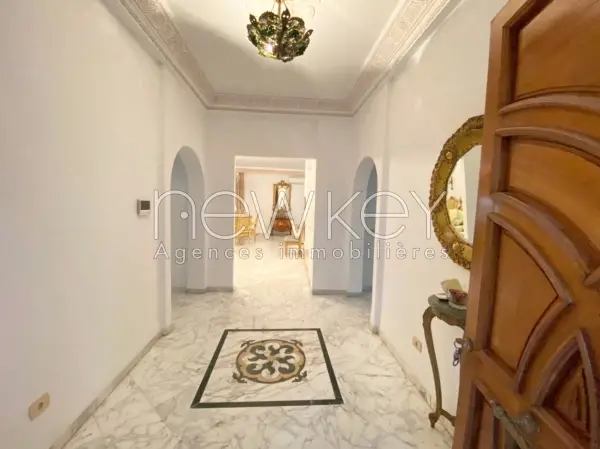 Une Superbe Villa prés du parc à louer à La Soukra - 5