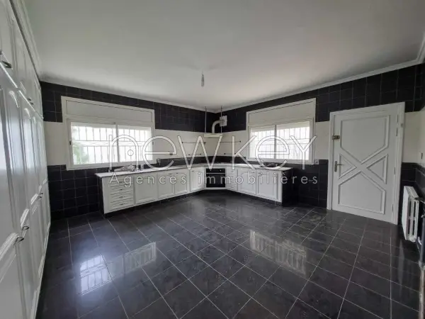Villa s+4 avec piscine à Gammarth - 7