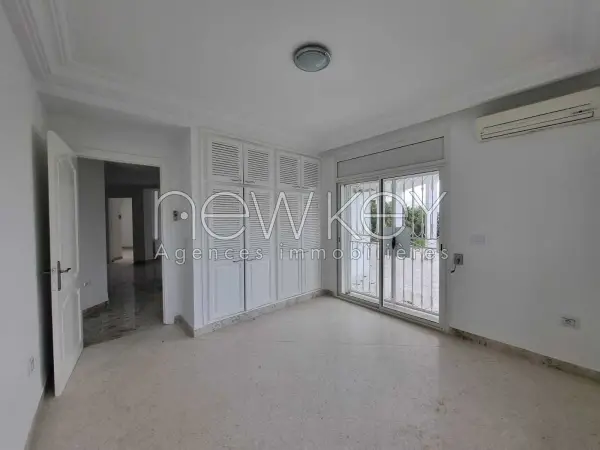 Villa s+4 avec piscine à Gammarth - 4