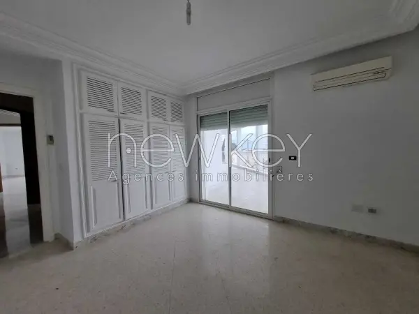 Villa s+4 avec piscine à Gammarth - 2