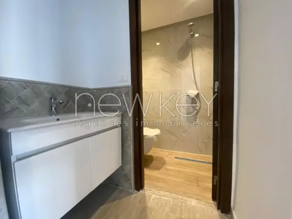 Un Appartement S+2 avec jardin à vendre à Chotrana 1 - 5