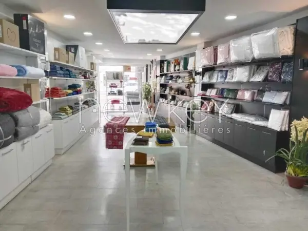 Fonds de commerce de 100 m² sur l'artère principale de La Soukra - 1