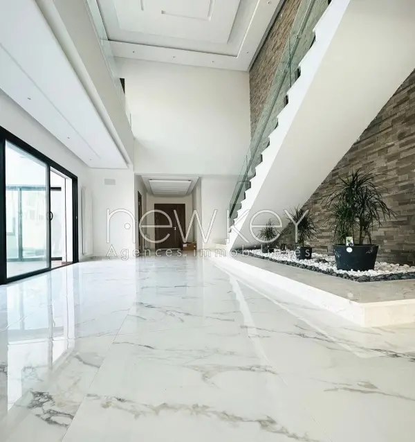 Une Splendide Villa avec piscine à La Soukra - 2