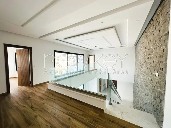 Une Splendide Villa avec piscine à La Soukra - 4