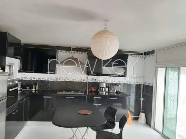 Une Villa jumelée à vendre à La Soukra - 1