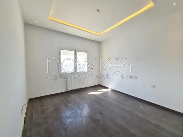 S+3 avec chambre de service à vendre aux jardins de Carthage - 6