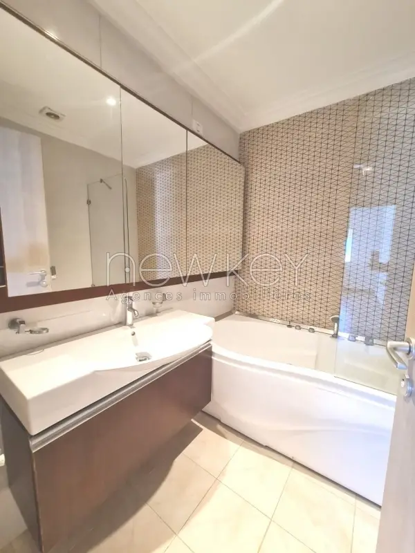 S+3 avec chambre de service à vendre aux jardins de Carthage - 11