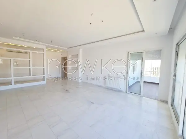 S+3 avec chambre de service à vendre aux jardins de Carthage - 1