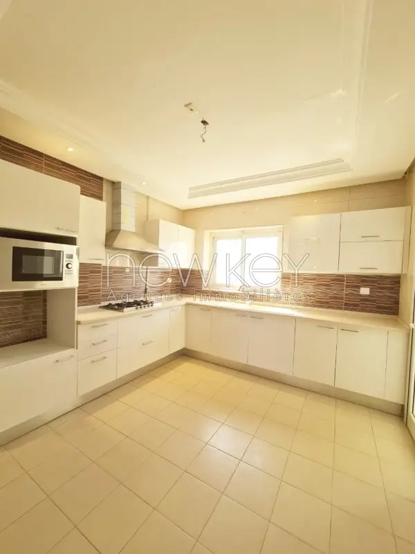 S+3 avec chambre de service à vendre aux jardins de Carthage - 2