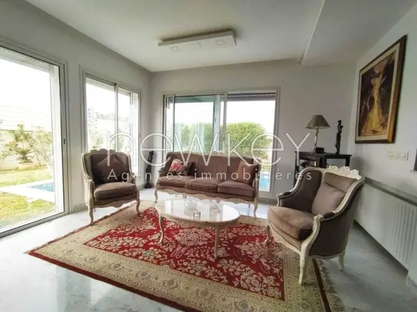 Un Superbe Triplex Meublé S+5 avec piscine à La Soukra - 2