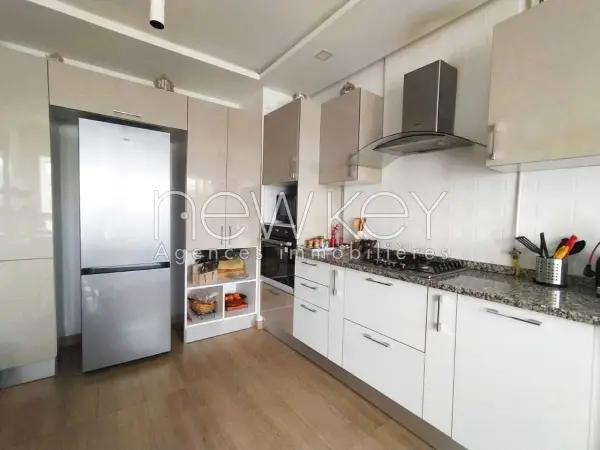 Un Superbe Triplex Meublé S+5 avec piscine à La Soukra - 3