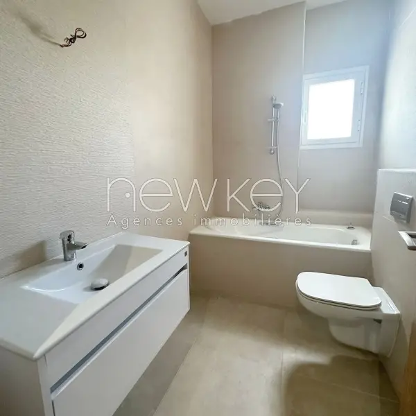 Une Villa en Triplex S+5 avec piscine à La Soukra - 9