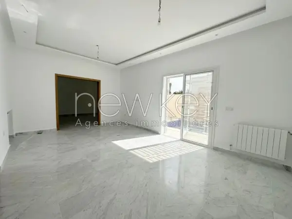 Une Superbe Villa S+5 à vendre à La Soukra - 1