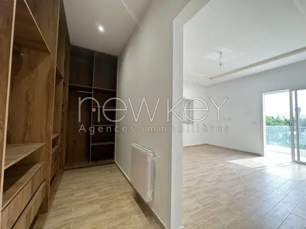 Une Superbe Villa S+5 à vendre à La Soukra - 5