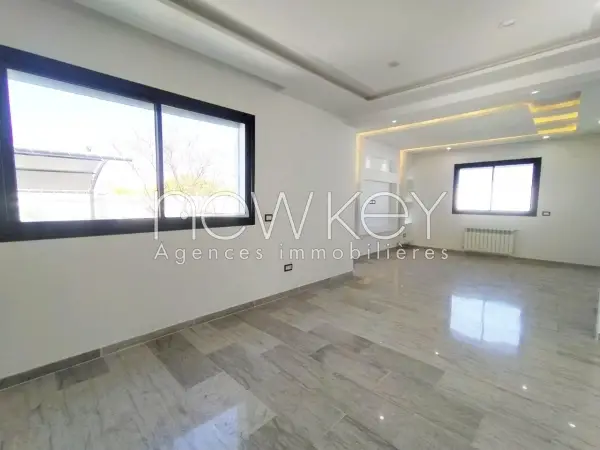 Une Villa S+3 avec jardin à louer à La Soukra - 2