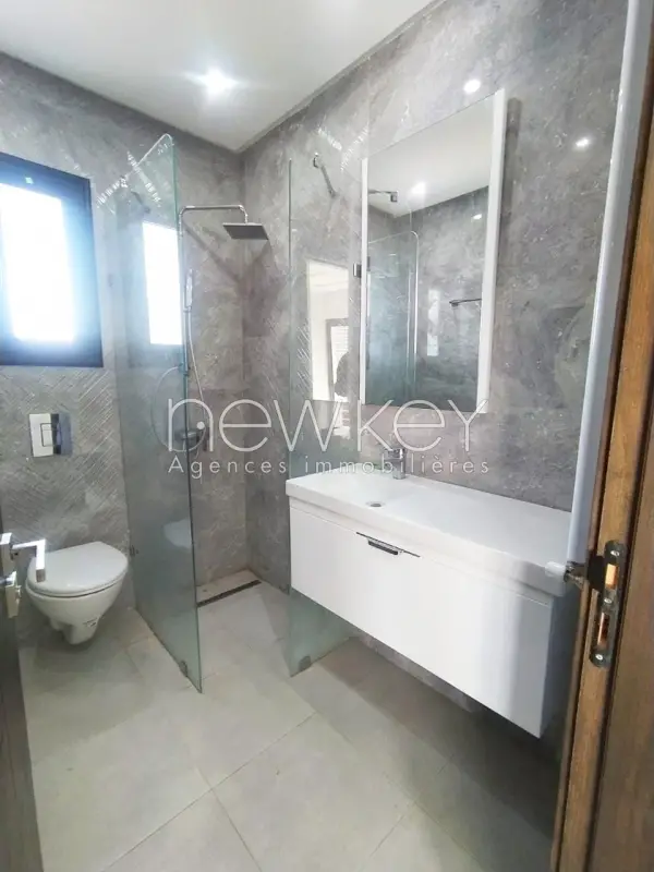 Une Villa S+3 avec jardin à louer à La Soukra - 7