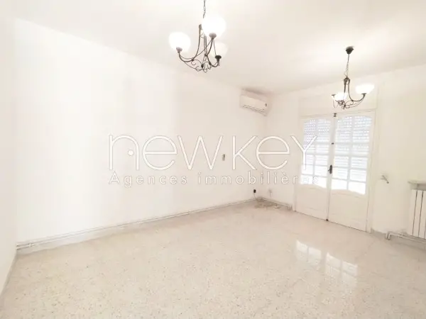 Une villa indépendante à louer à Borj Louzir La Soukra - 1