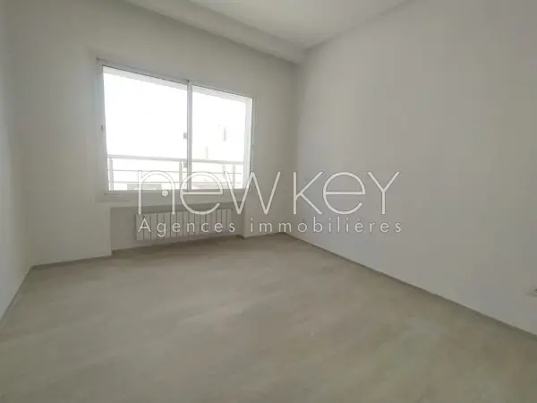 Un Appartement S+3 avec terrasse à vendre à La Soukra - 4