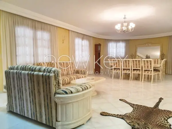 Une Fastueuse Villa de plain-pied à vendre à La Soukra - 4