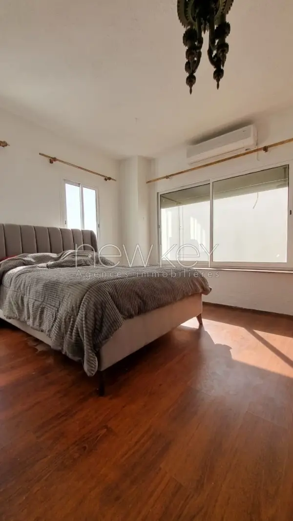 Triplex S+4 avec piscine - 12