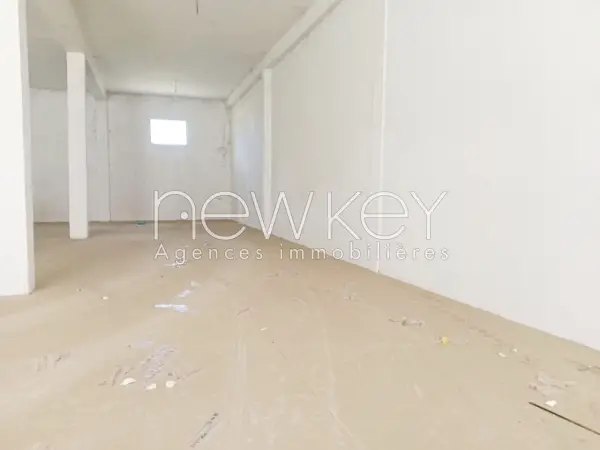 Un dépôt de 500 m² à louer à La Soukra - 1