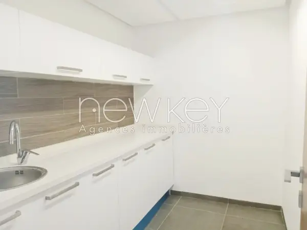 Un Bureau A3 à louer à La Soukra - 2