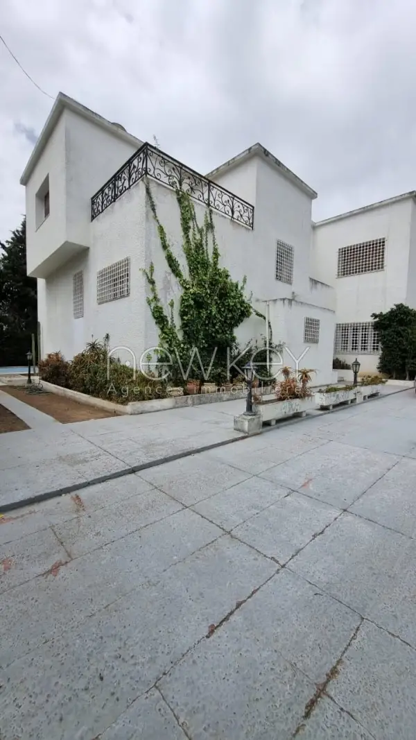 A vendre villa au coeur de la marsa - 1