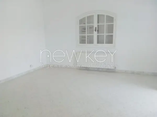 Une grande villa S+4 à louer à La Soukra - 2