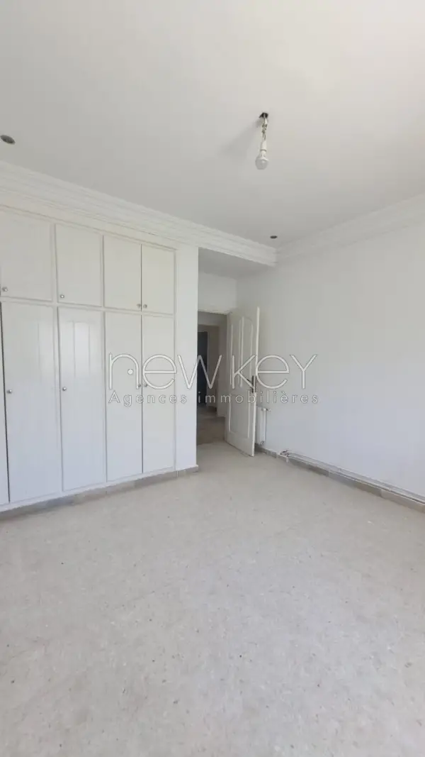 Etage de villa s+3 à la Marsa avec studio - 12