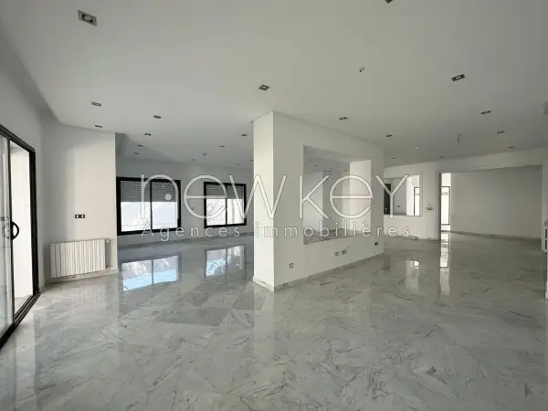 Une Somptueuse Villa avec piscine à louer à La Soukra - 2