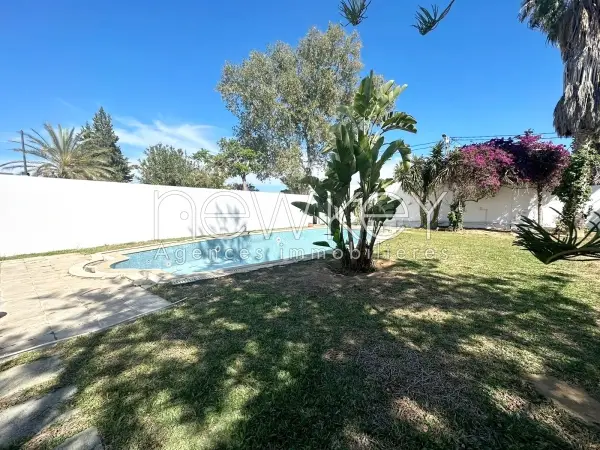 Une Somptueuse Villa avec piscine à louer à La Soukra - 10