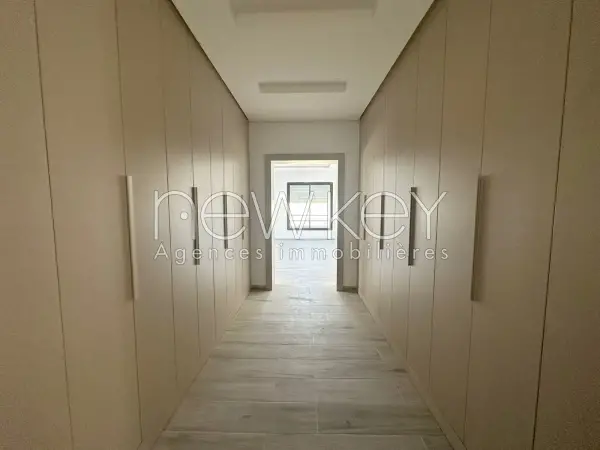 Une Somptueuse Villa avec piscine à louer à La Soukra - 6