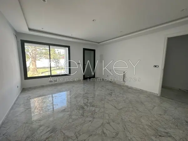 Une Somptueuse Villa avec piscine à louer à La Soukra - 8