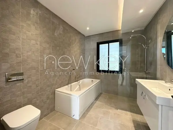 Une Somptueuse Villa avec piscine à louer à La Soukra - 9
