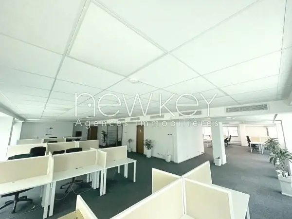Open-space de 330 m² à louer aux Berges du Lac 2 - 2