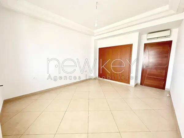S+3 avec chambre de service à vendre aux Jardins de Carthage - 2