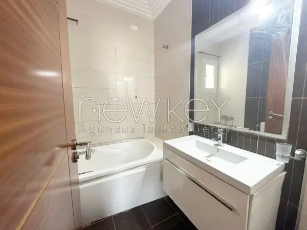 S+3 avec chambre de service à vendre aux Jardins de Carthage - 7