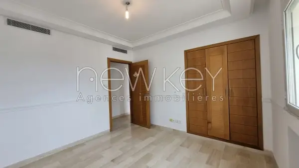 Appartement s+4 à la Marsa - 7